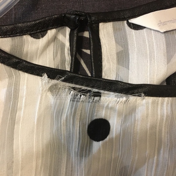 Charming Charlie White Polka Dot Peplum Top Size M - Picture 8 of 8